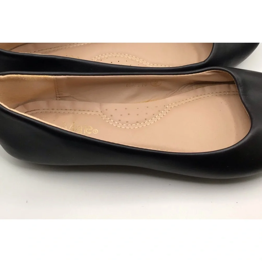 Bella Marie Black Very Comfortable Flats. In size 9